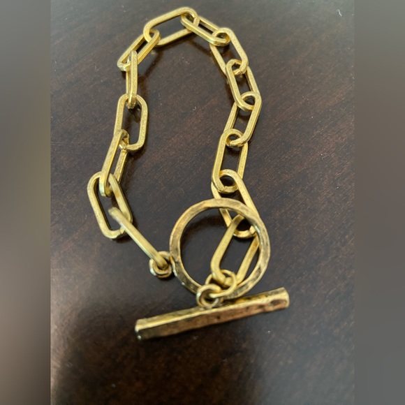 Antique Gold paperclip bracelet w/hammered pewter toggle clasp 8” - Picture 1 of 3